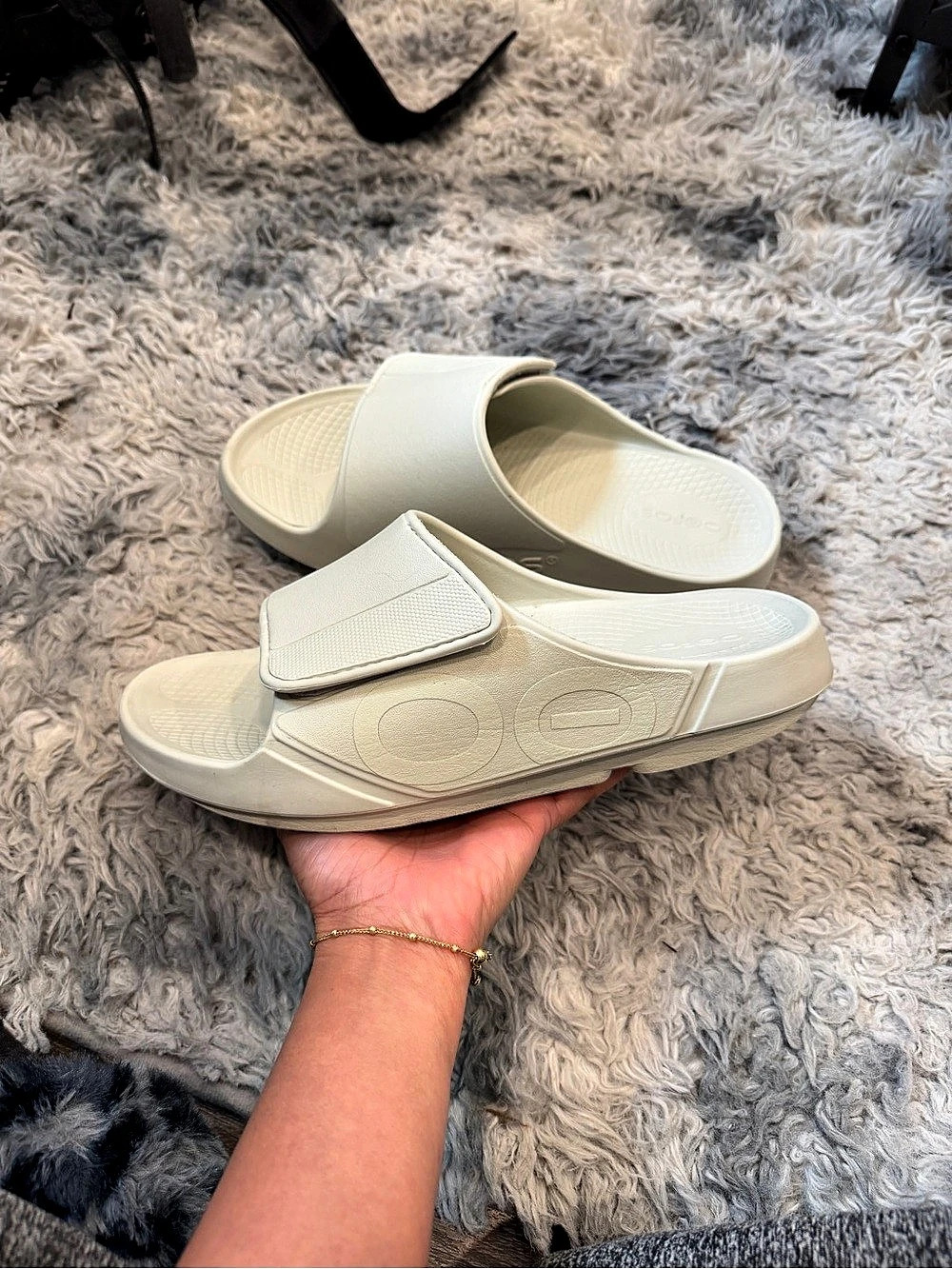 OOFOS OOahh Sport Flex Adjustable Slides White Men 8 Women